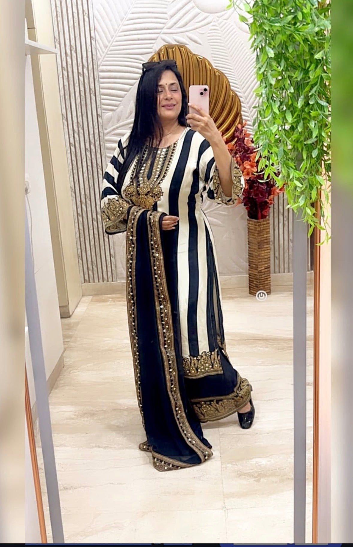 Noor-e-Nazakat Black Crepe 3pcs suit