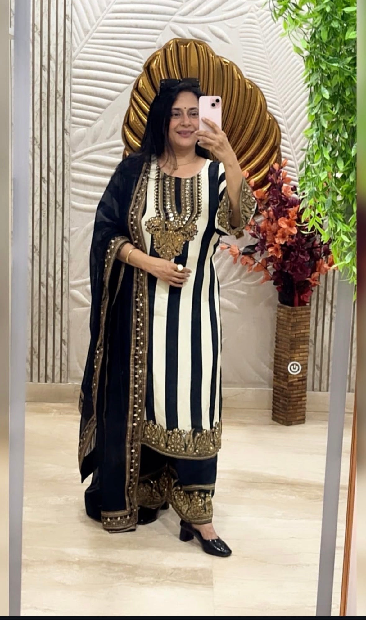 Noor-e-Nazakat Black Crepe 3pcs suit